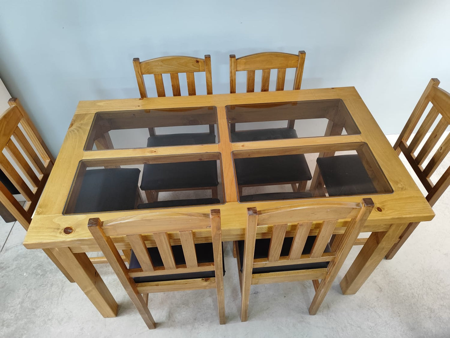 Comedor con paneles de vidrio